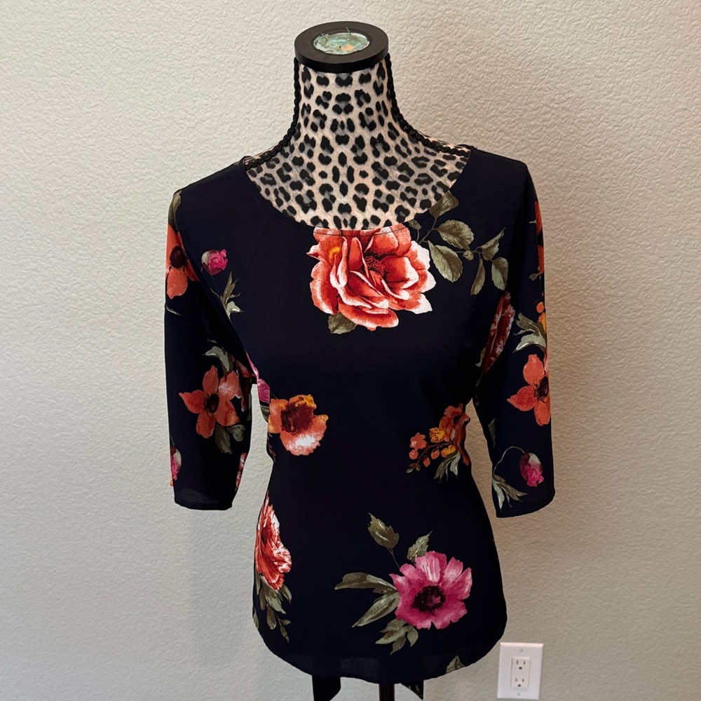 West Kei Navy Floral Scoop Neck Short Sleeve Blouse
